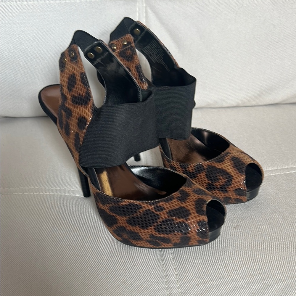 Vera Wang Simply Vera Women’s Brown and Black Heels Size 7.5